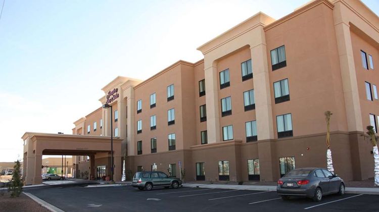 Hampton Inn & Suites Carlsbad Exterior
