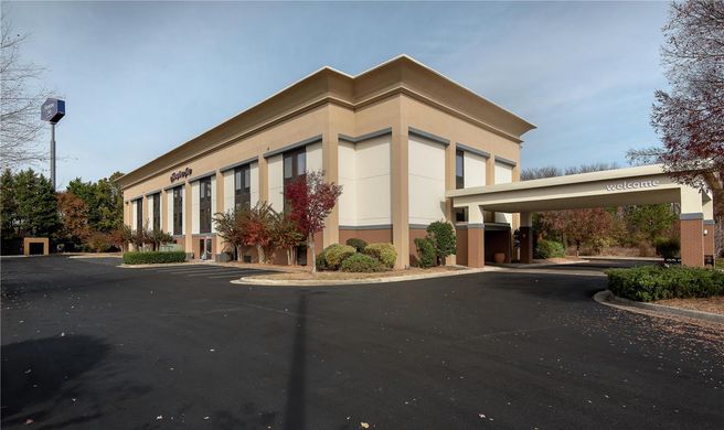 Hampton Inn Commerce Exterior