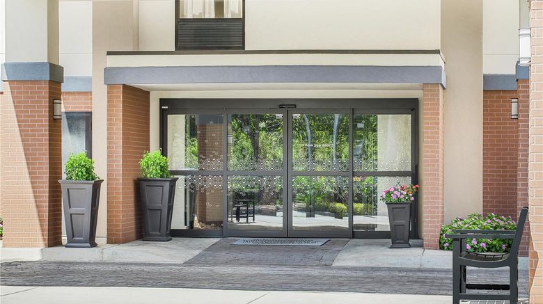 <b>Hampton Inn Commerce Exterior</b>. Images powered by <a href="https://iceportal.shijigroup.com/" title="IcePortal" target="_blank">IcePortal</a>.
