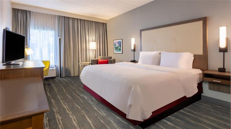 Hampton Inn Commerce Room
