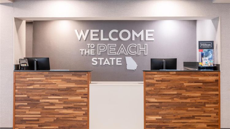 Hampton Inn Commerce Lobby