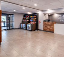 Hampton Inn Commerce Lobby