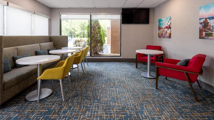 Hampton Inn Commerce Lobby