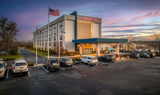 Hampton Inn Long Island/Commack Exterior