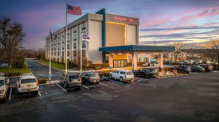 Hampton Inn Long Island/Commack Exterior