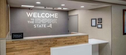 Hampton Inn Long Island/Commack Lobby