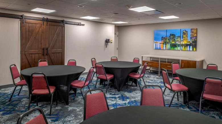 <b>Hampton Inn Long Island/Commack Meeting</b>. Images powered by <a href="https://iceportal.shijigroup.com/" title="IcePortal" target="_blank">IcePortal</a>.