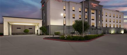 Hampton Inn Cotulla Exterior