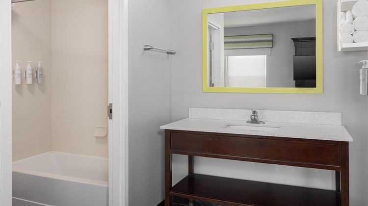 Hampton Inn Cotulla Room