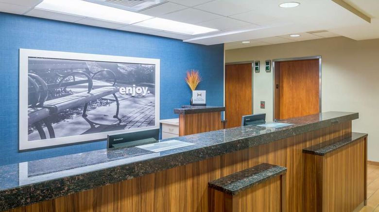 <b>Hampton Inn Columbia Lobby</b>. Images powered by <a href="https://iceportal.shijigroup.com/" title="IcePortal" target="_blank">IcePortal</a>.