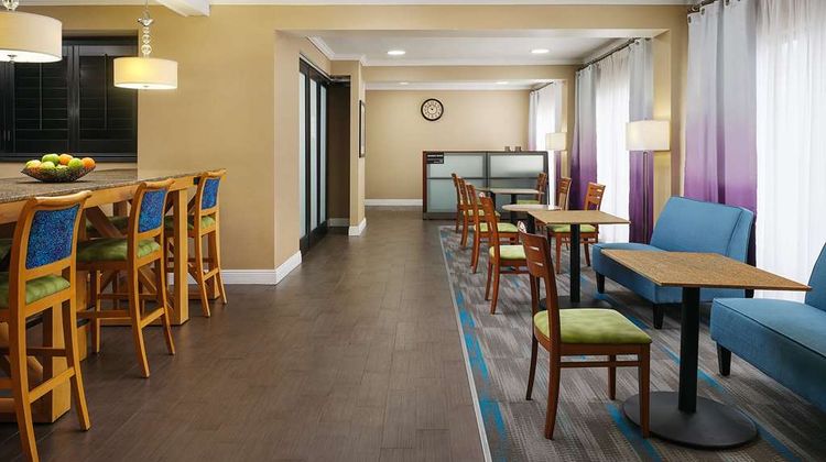 Hampton Inn Covington Lobby