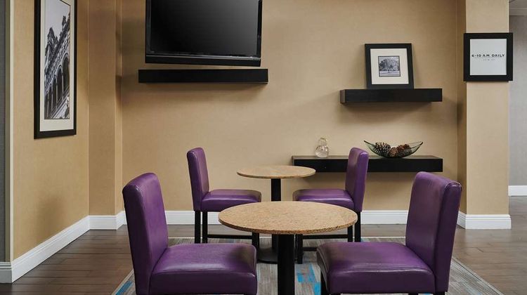 Hampton Inn Covington Lobby
