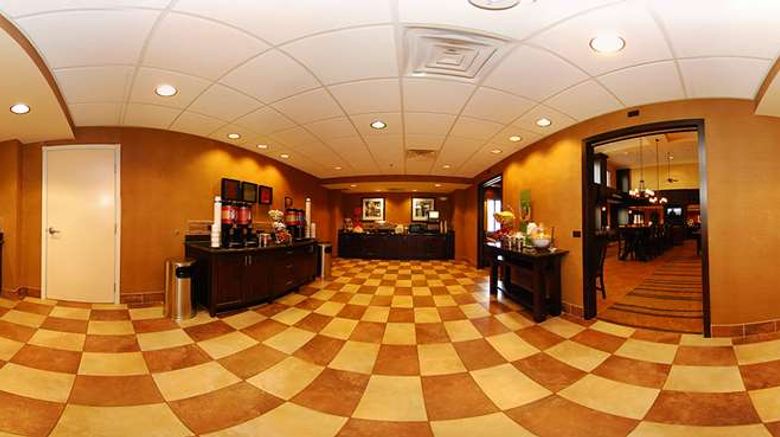 <b>Hampton Inn & Suites Casper Restaurant</b>. Images powered by <a href="https://iceportal.shijigroup.com/" title="IcePortal" target="_blank">IcePortal</a>.