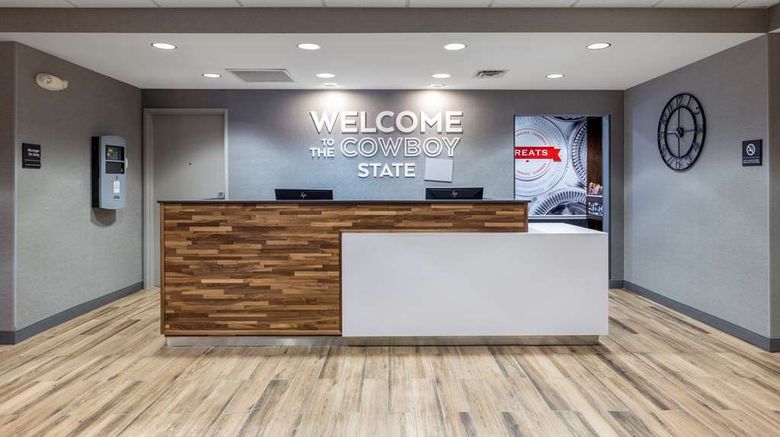 <b>Hampton Inn & Suites Casper Lobby</b>. Images powered by <a href="https://iceportal.shijigroup.com/" title="IcePortal" target="_blank">IcePortal</a>.