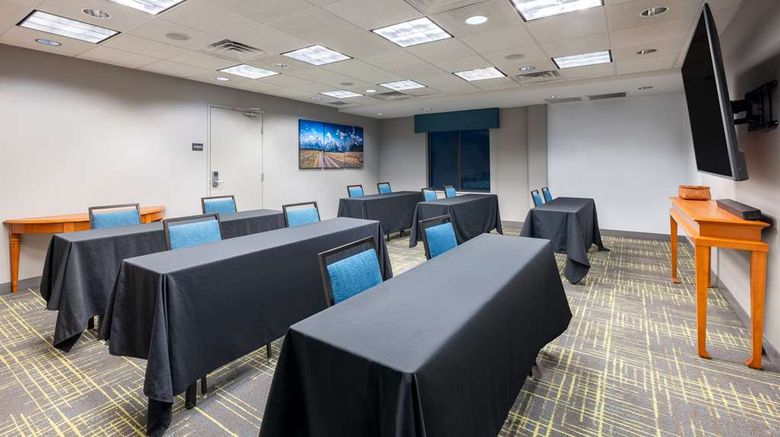 <b>Hampton Inn & Suites Casper Meeting</b>. Images powered by <a href="https://iceportal.shijigroup.com/" title="IcePortal" target="_blank">IcePortal</a>.