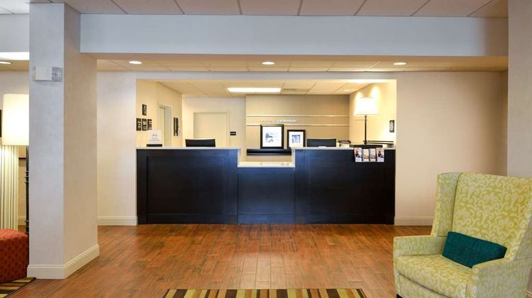 Hampton Inn Carbondale Lobby
