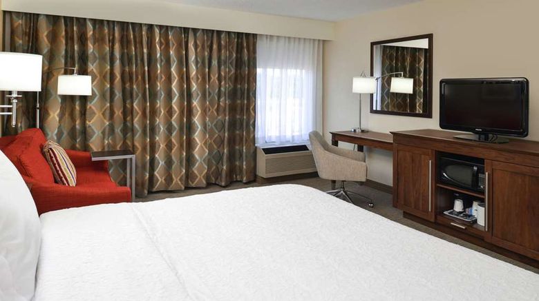<b>Hampton Inn Carbondale Room</b>. Images powered by <a href="https://iceportal.shijigroup.com/" title="IcePortal" target="_blank">IcePortal</a>.