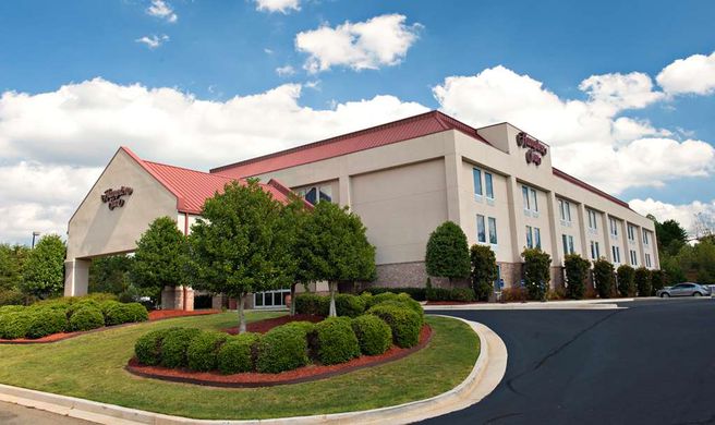 Hampton Inn Cornelia Exterior
