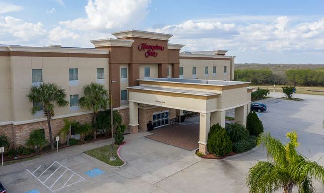 Hampton Inn Alice Exterior