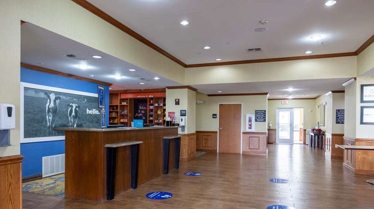 Hampton Inn Alice Lobby
