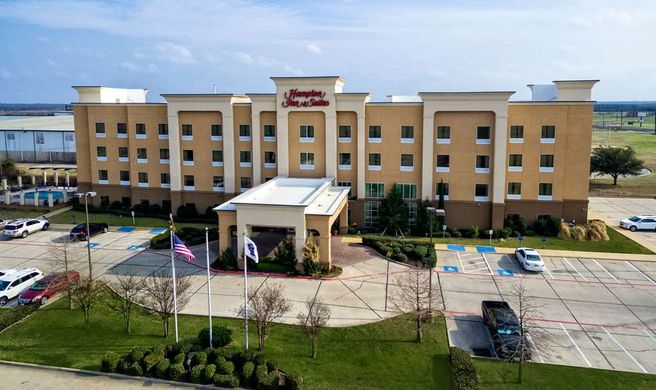 Hampton Inn & Suites Corsicana Exterior