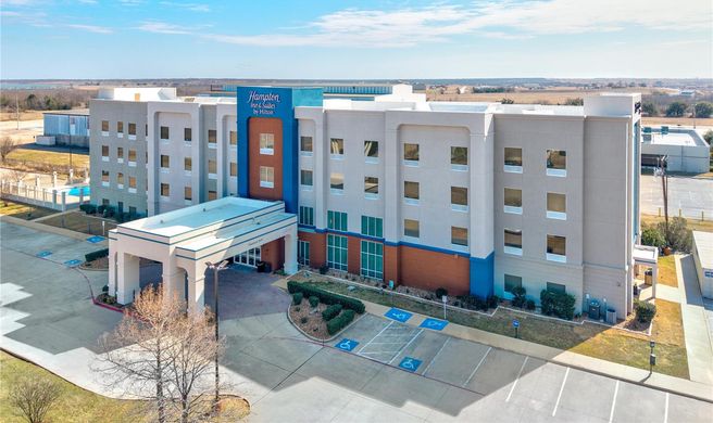 Hampton Inn & Suites Corsicana Exterior