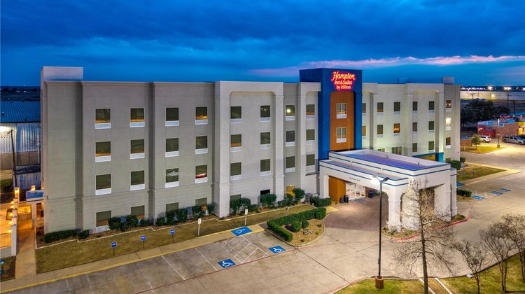 Hampton Inn & Suites Corsicana Exterior