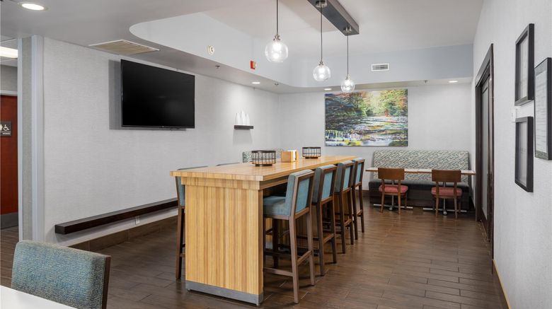 <b>Hampton Inn Carrollton Lobby</b>. Images powered by <a href="https://iceportal.shijigroup.com/" title="IcePortal" target="_blank">IcePortal</a>.