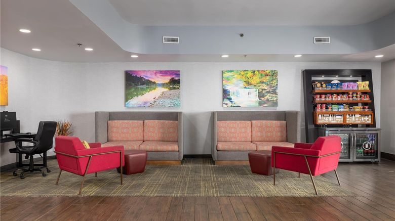 <b>Hampton Inn Carrollton Lobby</b>. Images powered by <a href="https://iceportal.shijigroup.com/" title="IcePortal" target="_blank">IcePortal</a>.