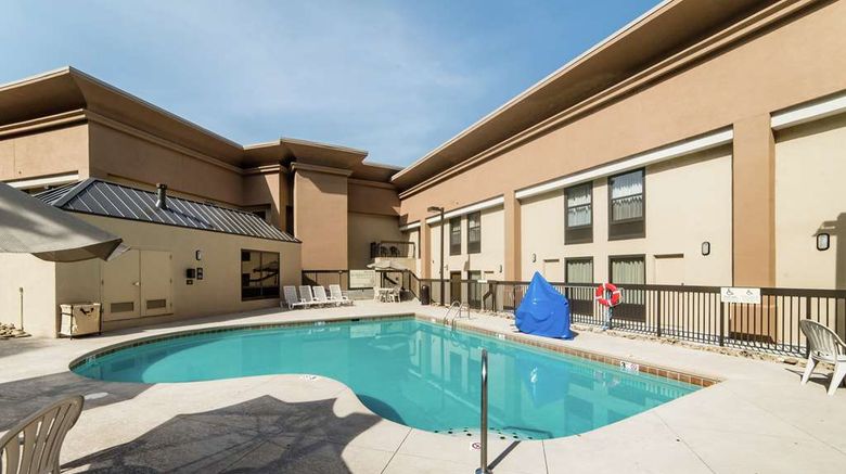 <b>Hampton Inn Caryville Pool</b>. Images powered by <a href="https://iceportal.shijigroup.com/" title="IcePortal" target="_blank">IcePortal</a>.