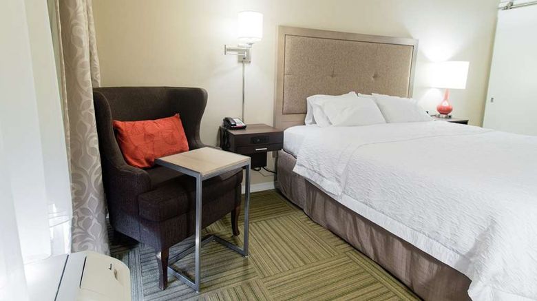 <b>Hampton Inn Caryville Room</b>. Images powered by <a href="https://iceportal.shijigroup.com/" title="IcePortal" target="_blank">IcePortal</a>.