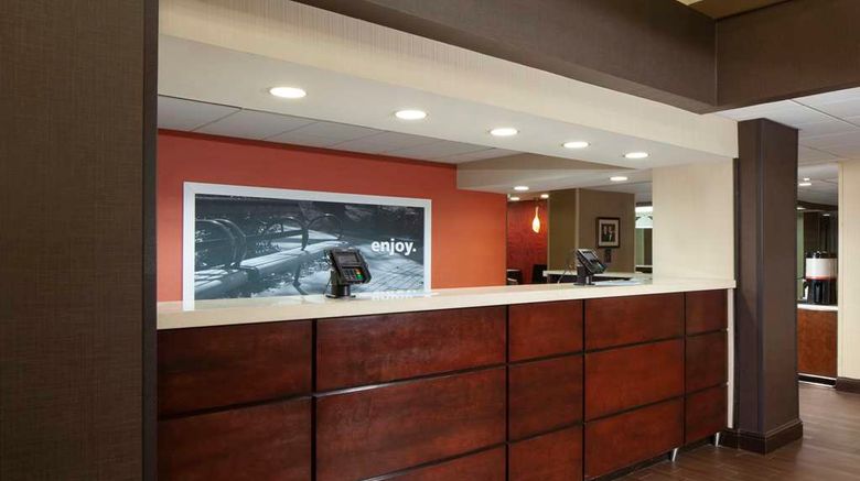 <b>Hampton Inn Charleston-Southridge Lobby</b>. Images powered by <a href="https://iceportal.shijigroup.com/" title="IcePortal" target="_blank">IcePortal</a>.
