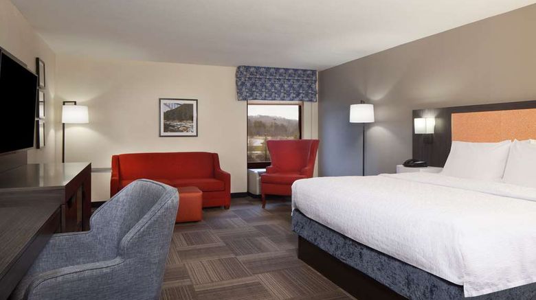 <b>Hampton Inn Charleston-Southridge Room</b>. Images powered by <a href="https://iceportal.shijigroup.com/" title="IcePortal" target="_blank">IcePortal</a>.