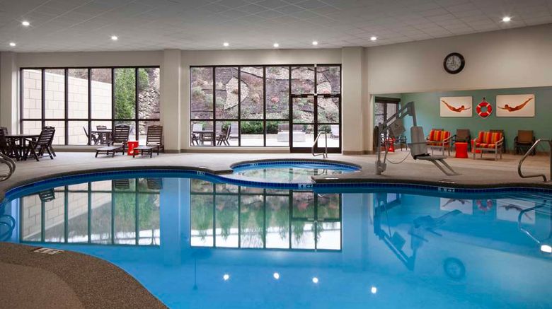 <b>Hampton Inn Charleston-Southridge Pool</b>. Images powered by <a href="https://iceportal.shijigroup.com/" title="IcePortal" target="_blank">IcePortal</a>.