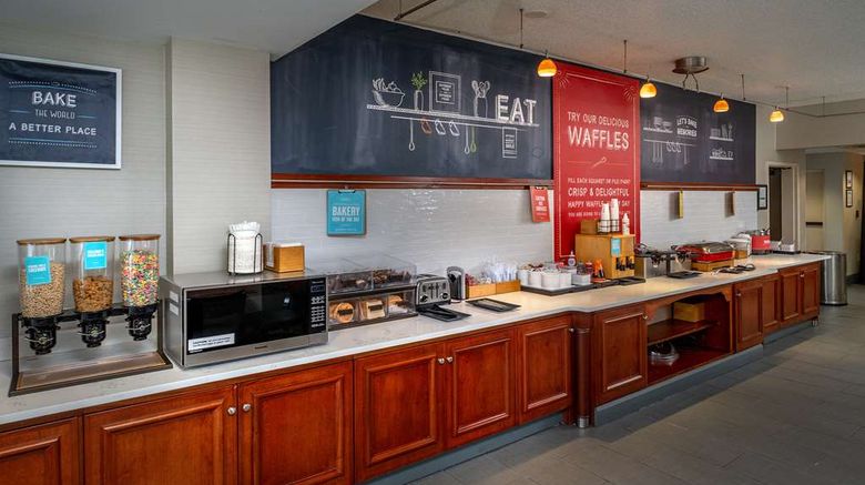 <b>Hampton Inn Charleston Civic Center Restaurant</b>. Images powered by <a href="https://iceportal.shijigroup.com/" title="IcePortal" target="_blank">IcePortal</a>.