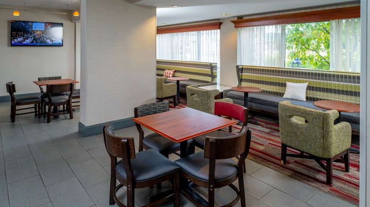 Hampton Inn Charleston Civic Center Lobby