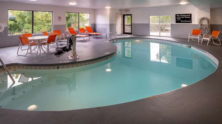 Hampton Inn Charleston Civic Center Pool