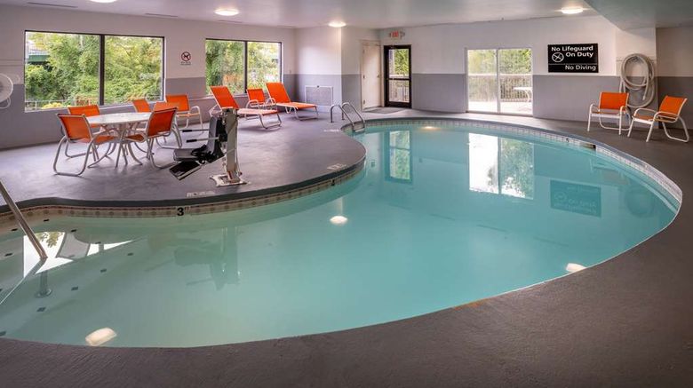 <b>Hampton Inn Charleston Civic Center Pool</b>. Images powered by <a href="https://iceportal.shijigroup.com/" title="IcePortal" target="_blank">IcePortal</a>.