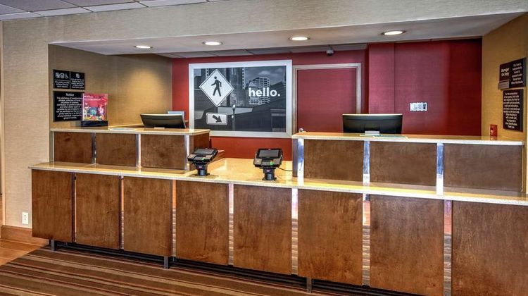 Hampton Inn Raleigh/Cary Lobby