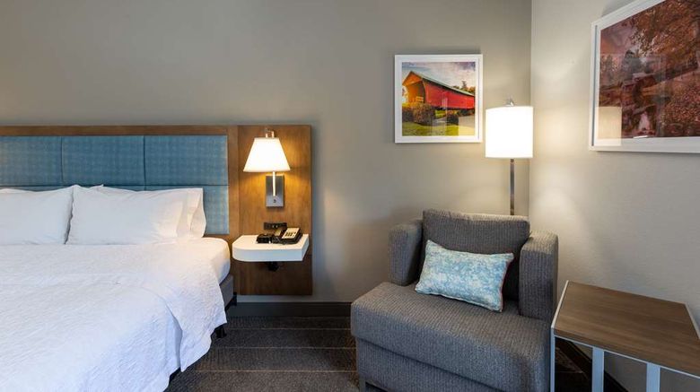 <b>Hampton Inn Christiansburg/Blacksburg Room</b>. Images powered by <a href="https://iceportal.shijigroup.com/" title="IcePortal" target="_blank">IcePortal</a>.