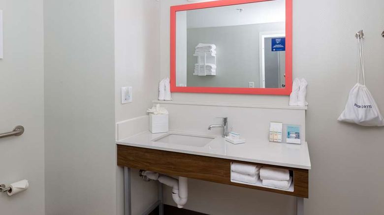 <b>Hampton Inn Christiansburg/Blacksburg Room</b>. Images powered by <a href="https://iceportal.shijigroup.com/" title="IcePortal" target="_blank">IcePortal</a>.