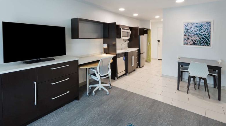 <b>Home2 Suites Columbus Room</b>. Images powered by <a href="https://iceportal.shijigroup.com/" title="IcePortal" target="_blank">IcePortal</a>.