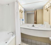 Hampton Inn Columbus-North Room