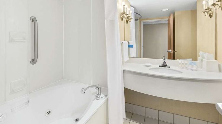 Hampton Inn Columbus-North Room