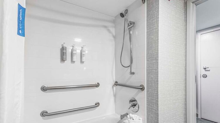 Hampton Inn Columbus-North Room