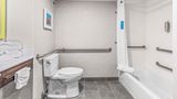 <b>Hampton Inn Columbus-North Room</b>. Images powered by <a href="https://iceportal.shijigroup.com/" title="IcePortal" target="_blank">IcePortal</a>.