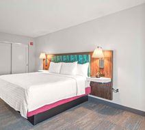 Hampton Inn Columbus-North Room