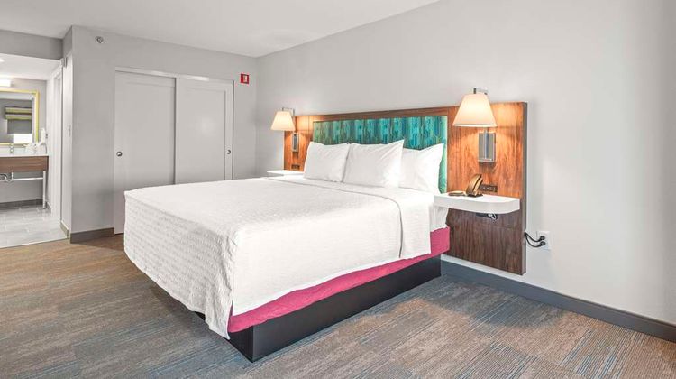 Hampton Inn Columbus-North Room