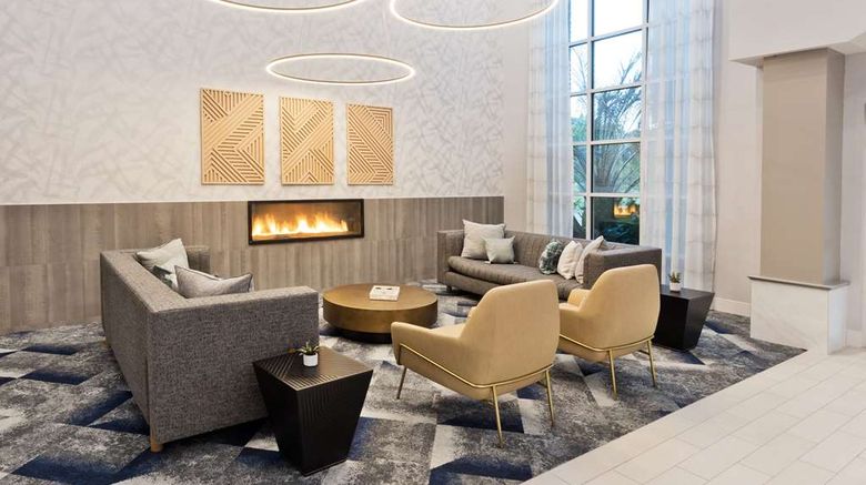 <b>Hampton Inn & Suites Lobby</b>. Images powered by <a href="https://iceportal.shijigroup.com/" title="IcePortal" target="_blank">IcePortal</a>.
