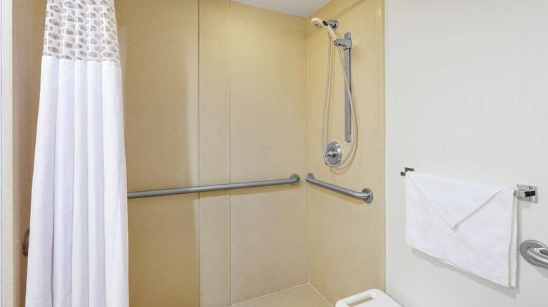 <b>Hampton Inn Carson Room</b>. Images powered by <a href="https://iceportal.shijigroup.com/" title="IcePortal" target="_blank">IcePortal</a>.